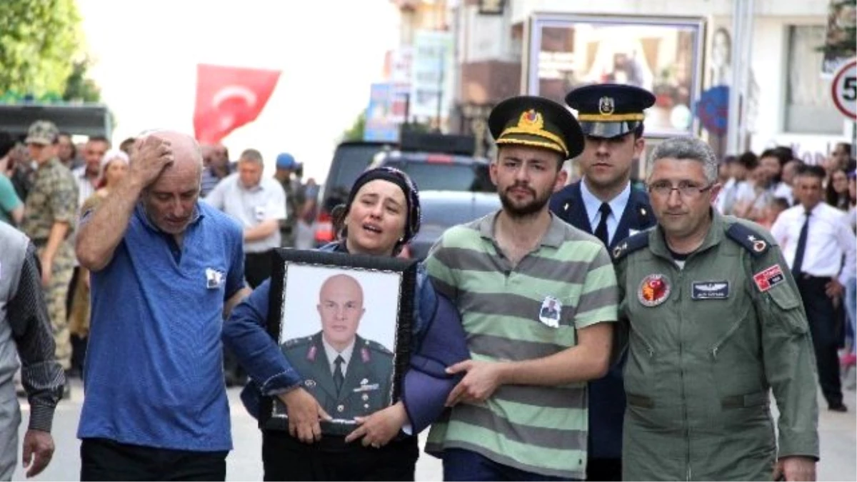 Şehit Binbaşının Eşi: "Dimdik Ayaktayız"