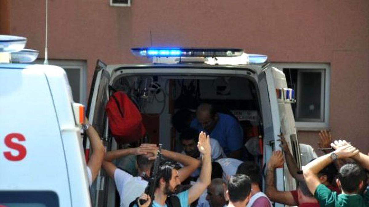 Şemdinli\'de Silahlı Saldırıya Uğrayan Astsubay Ağır Yaralandı (4)