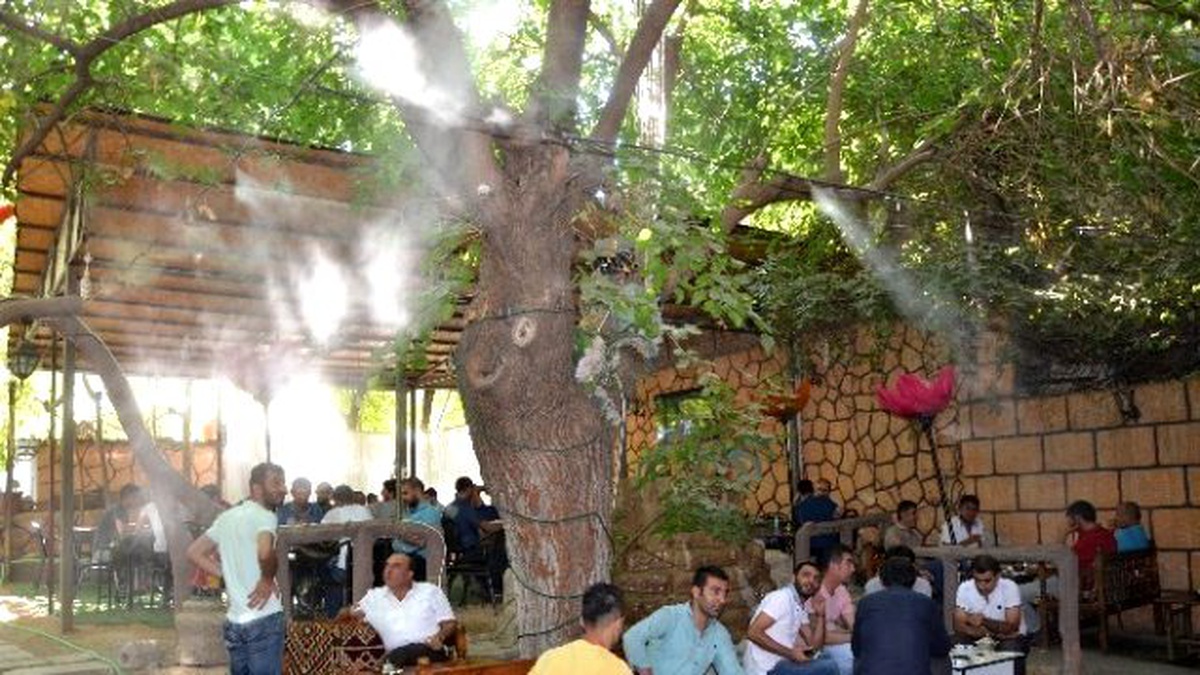 Sıcaklardan Bunalan Vatandaşlar Kafelere Akın Ediyor