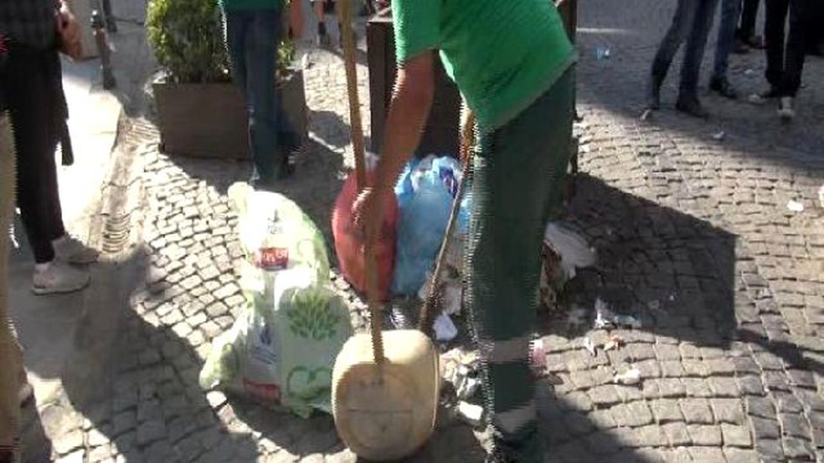 Taksim Talimhane\'de Şüpheli Paket Alarmı