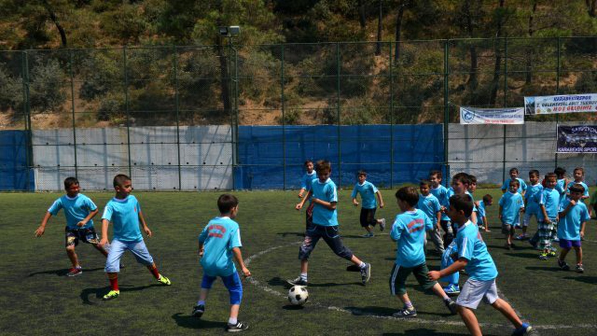 Ümraniye\'de Binlerce Öğrenci Spor Yapıyor