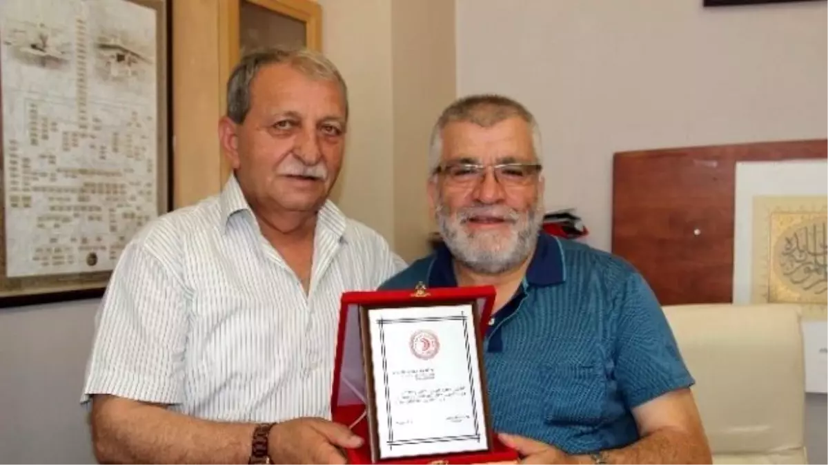 Verem Savaş Derneği\'nden Hayırsever İş Adamlarına Plaket