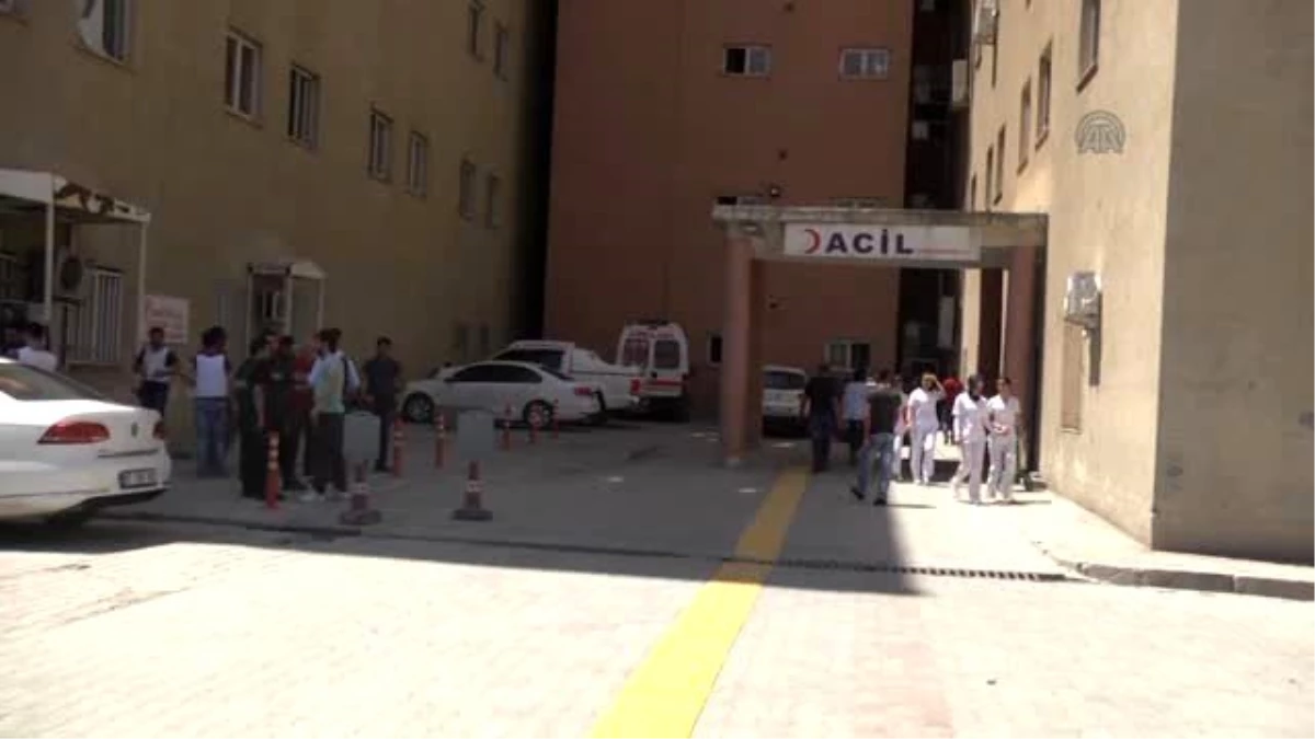 Yaralı Astsubay Helikopterle Hakkari Devlet Hastanesine Sevk Edildi
