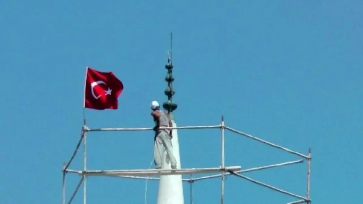 60 Metre Yükseklikte Korkusuzca Çalışıyorlar