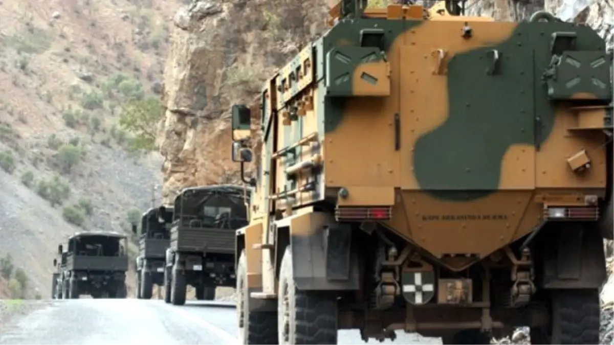 Elazığ\'da Askeri Aracın Geçişi Sırasında Bombalı Saldırı