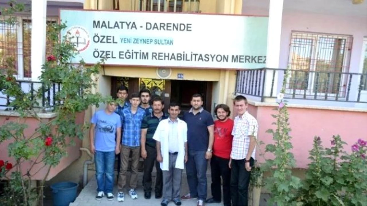 Gençlerden, Rehabilitasyon Merkezine Ziyaret
