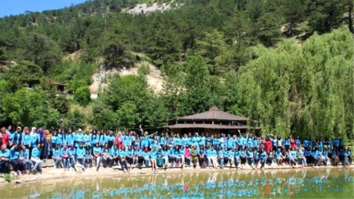 Gençlik Kampları Gençlere Tatil İmkanı Sunuyor