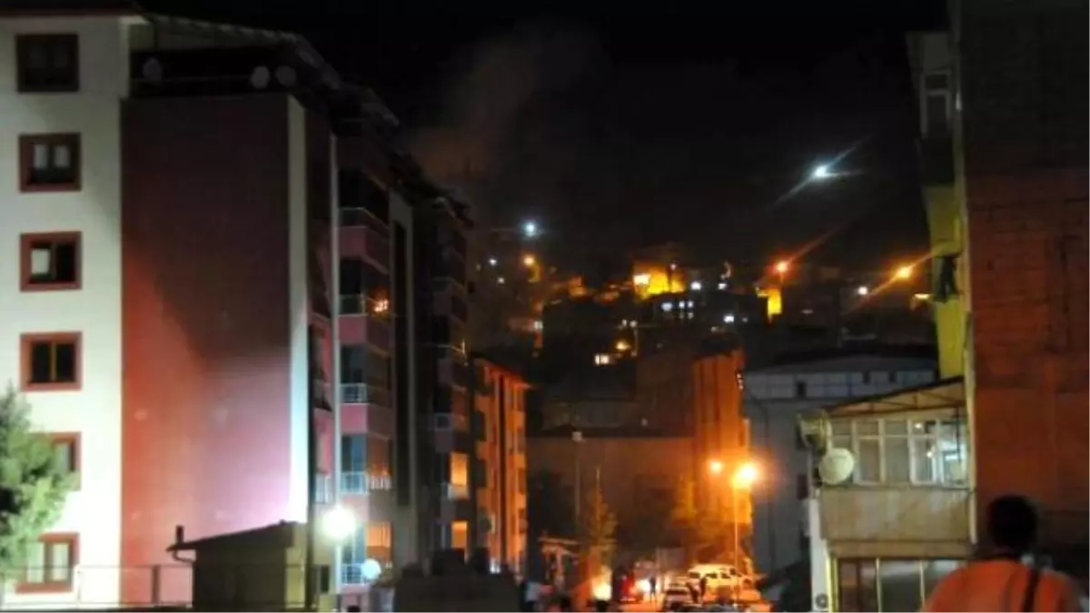 Hakkari\'de Polis Lojmanları ve Toma Aracına Bombalı Saldırı