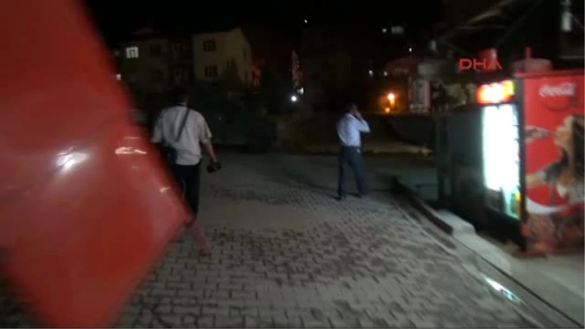 Hakkari\'de Polis Lojmanları ve TOMA Aracına Bombalı Saldırı