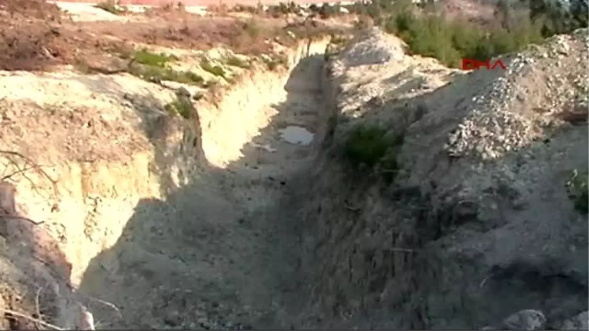 Hatay\'da Suriye Sınırına Roketatara Dayanıklı Duvar Örülüyor