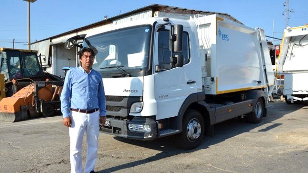 İzmir Büyükşehir\'den Foça\'ya Çöp Kamyonu ve Konteyner Hibesi