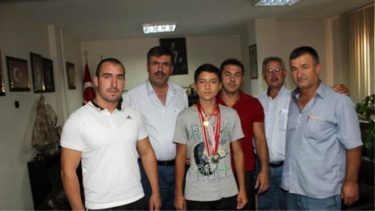 Kırkpınar\'da Balıkesir\'in Gururu Olan Genç Güreşçi Ödüllendirildi