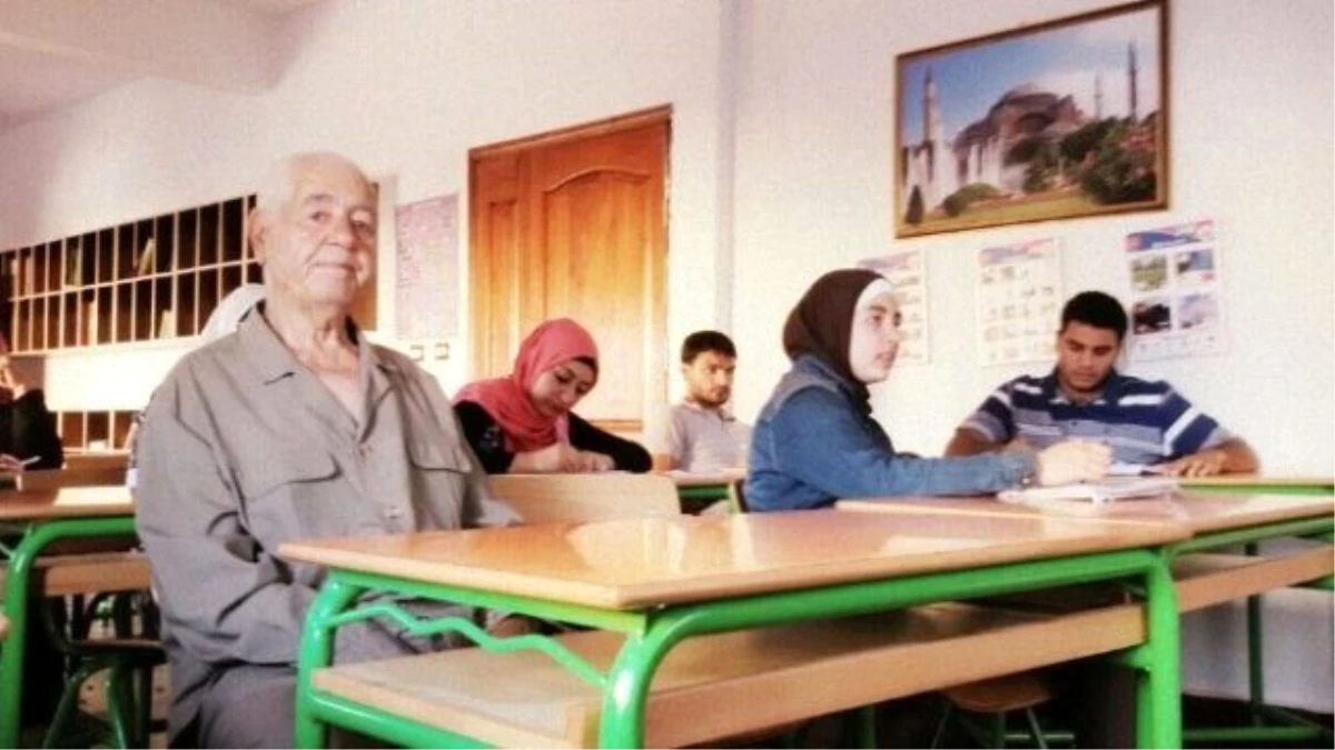 Lübnan\'da Tika\'nın Açtığı Türkçe Sınıflarına Her Yaştan Yoğun İlgi