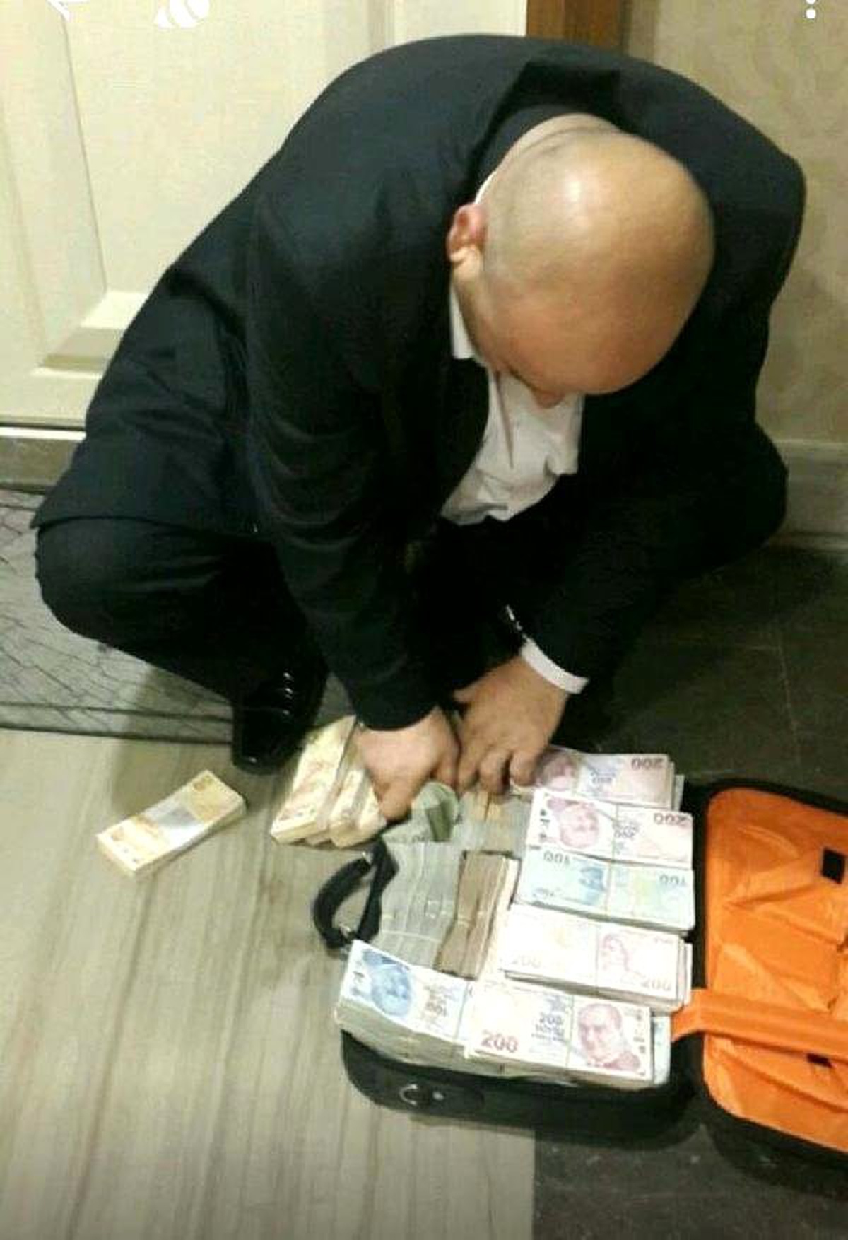 Sahte Dolarlarla Yüz Binlerce Liralık Vurgun