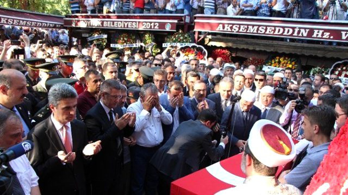 Şehit Uzman Çavuş Gözyaşları Arasında Toprağa Verildi