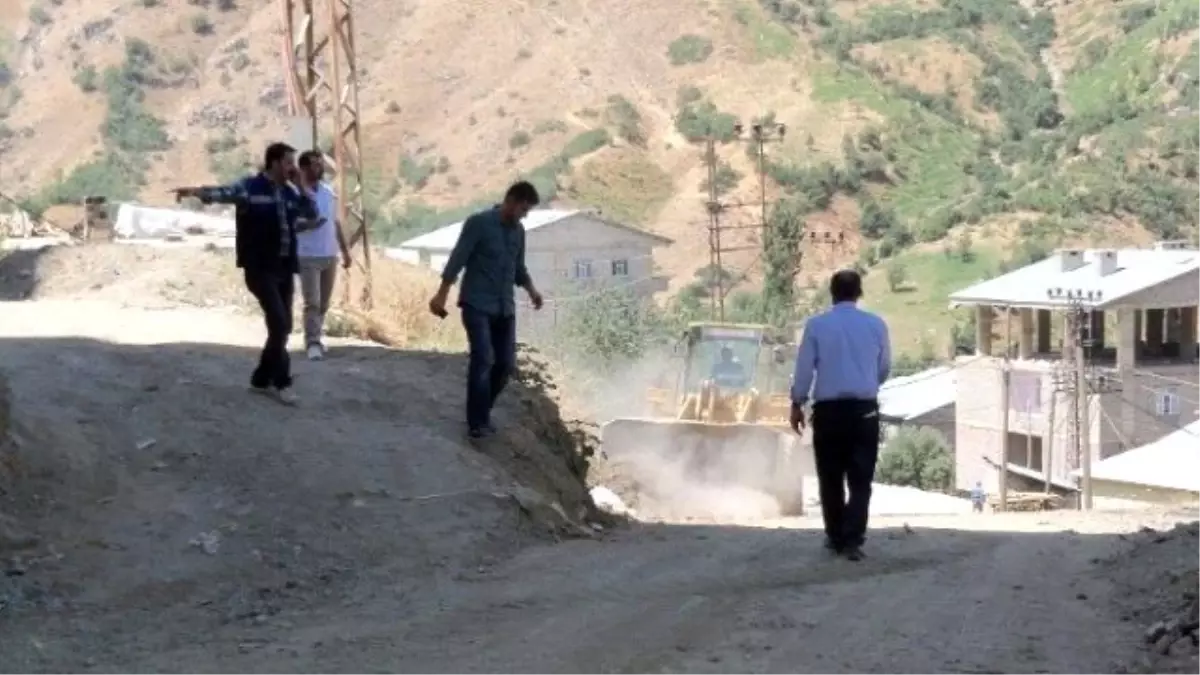 Şemdinli Belediyesi\'nden Yol Yapım Çalışması