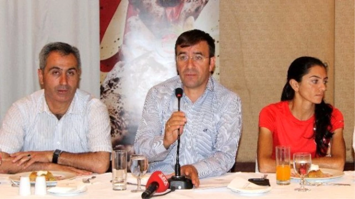 Türkiye Atletizm Federasyonu Başkanı Fatih Çintimar: "Erzurum, Dünya\'nın Antrenman Merkezi Haline...