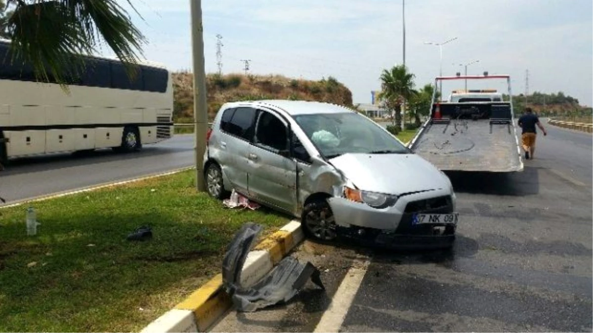 Antalya\'da Trafik Kazası: 1 Yaralı