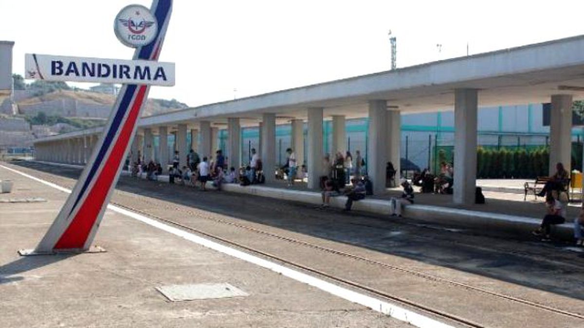 Aşırı Sıcaklar Tren Seferlerini de Etkiledi
