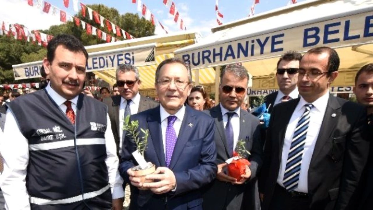 Balıkesir Çiftçisine Büyükşehir\'den Ekipman Desteği