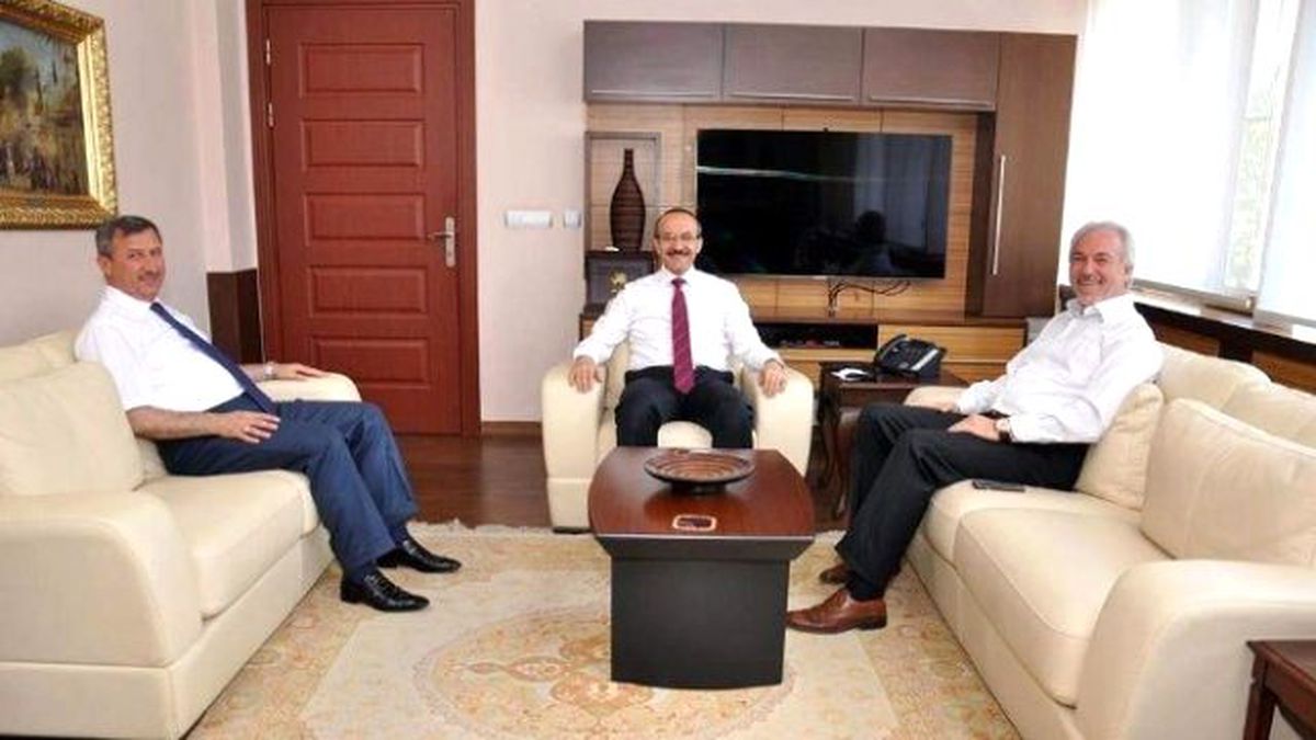 Başkan Saraçoğlu, Uşak\'ın Vali ve Belediye Başkanını Ziyaret Etti