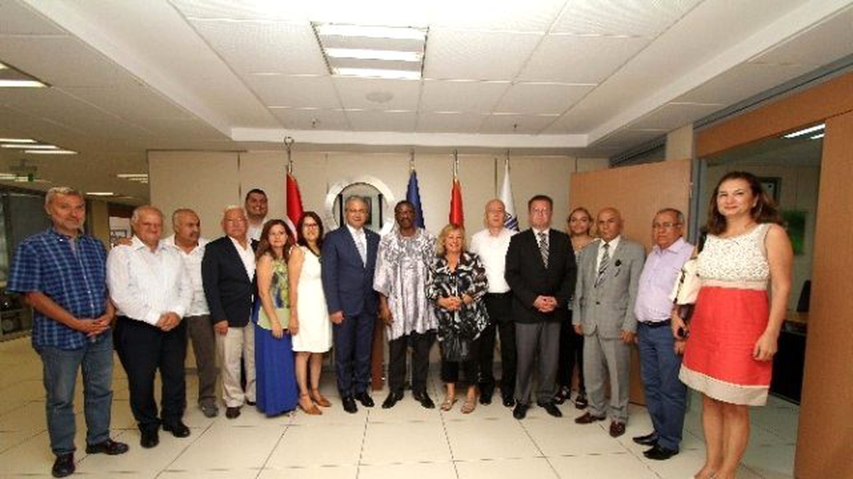 Burkina Faso Türkiye Büyükelçisi Karşıyaka\'ya Hayran Kaldı