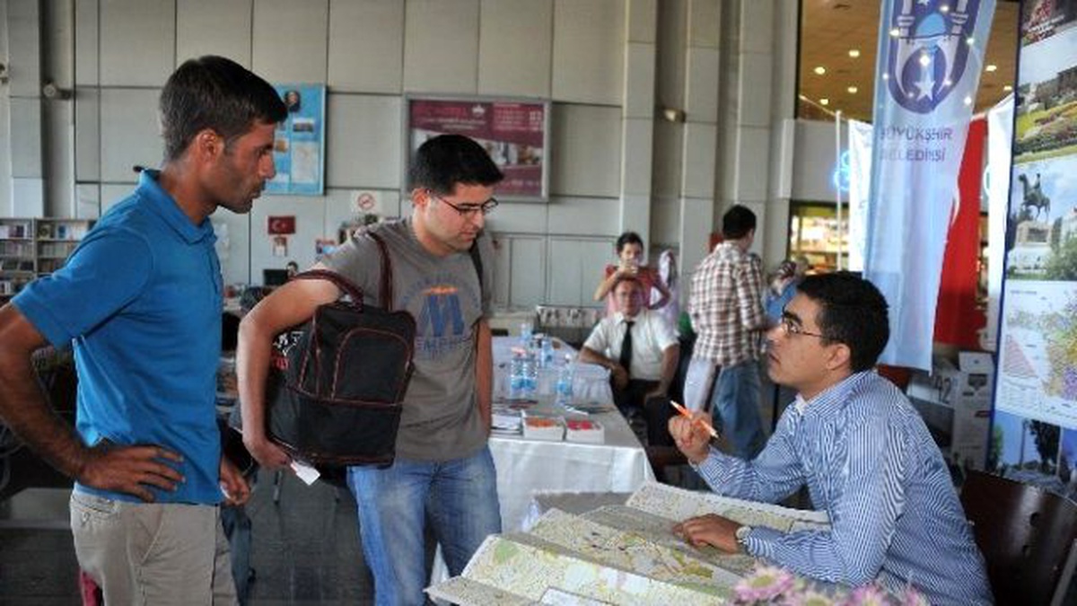 Büyükşehir\'den Öğrencilere "Güler Yüzlü" Karşılama