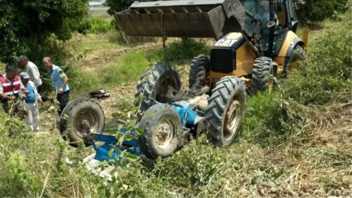 Devrilen Traktörün Altında Kalan Sürücü Öldü