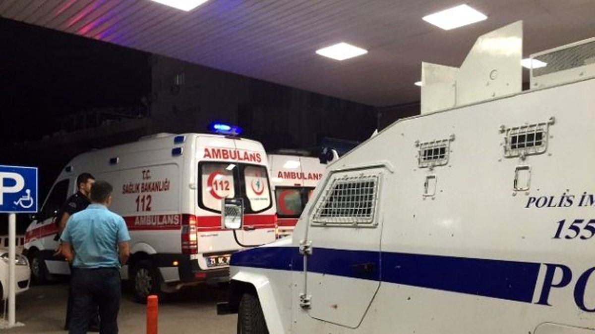Diyarbakır\'da Polise Saldırı: 1 Şehit 3 Yaralı!