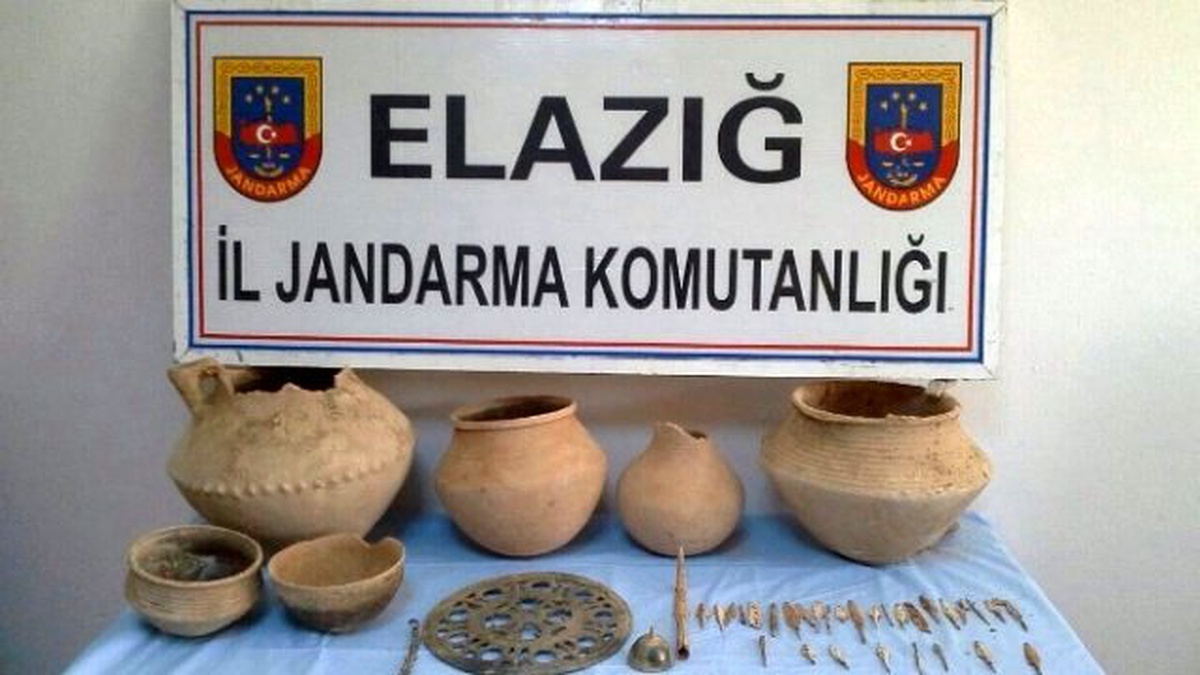 Elazığ\'da Jandarma Roma Dönemine Ait 53 Parça Tarihi Eser Ele Geçirdi