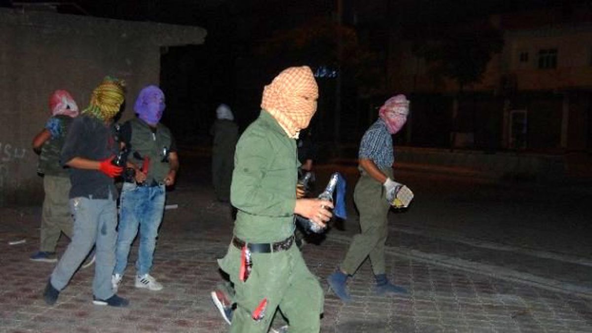 PKK Yandaşları TEDAŞ Binasını Ateşe Vermek İstedi