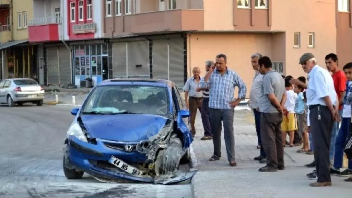 Hastane Yolunda Kaza: 5 Yaralı