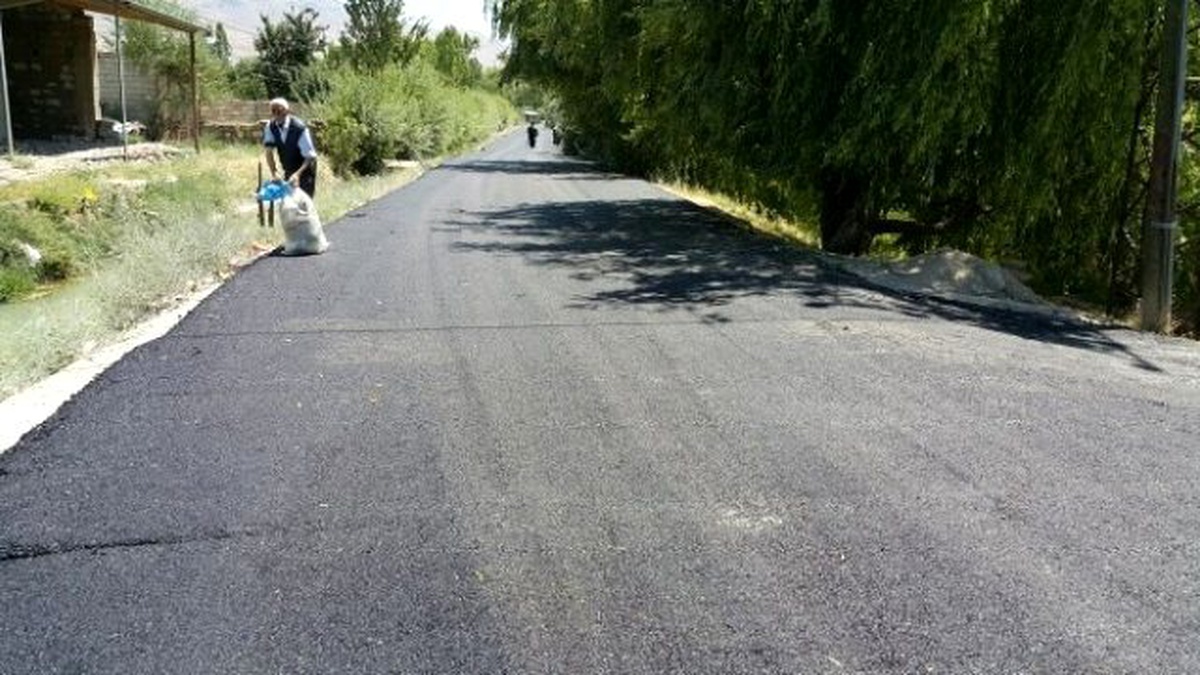 İpekyolu Belediyesi\'nden Yol Asfaltlama Çalışması