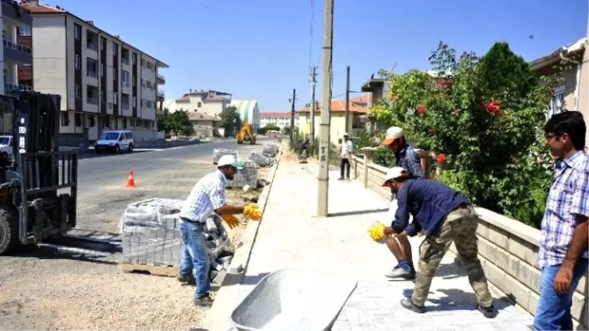 Karaman Belediyesi\'nin Asfalt ve Kaldırım Çalışması