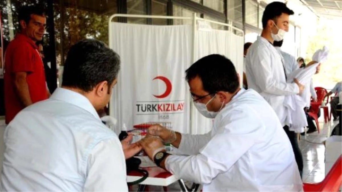 Kızılay, Kan Bağışında Ramazan Açığını Kapatmaya Çalışıyor