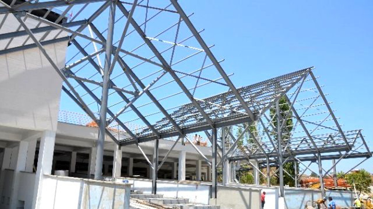 Kuşadası Kapalı Pazar Yeri İnşaatı Son Aşamaya Geldi