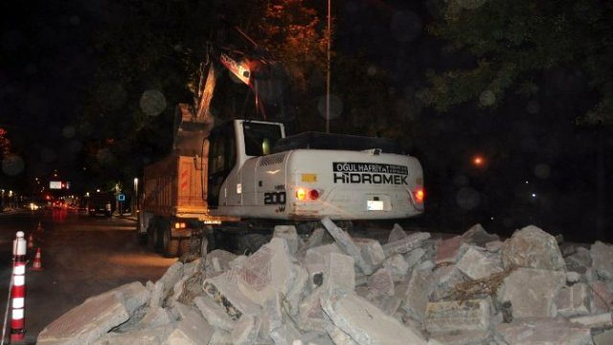 Manisa Büyükşehir Belediyesi Gece Mesaisinde