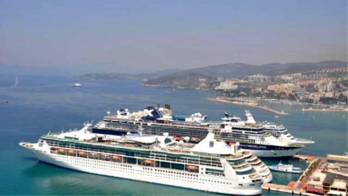 More Than 15 Thousand Tourists İn 6 Cruise Boats Flock To Kuşadası