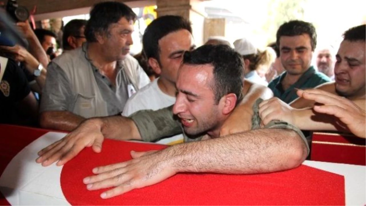 Şehit Polis Gözyaşları İçinde Son Yolculuğuna Uğurlandı