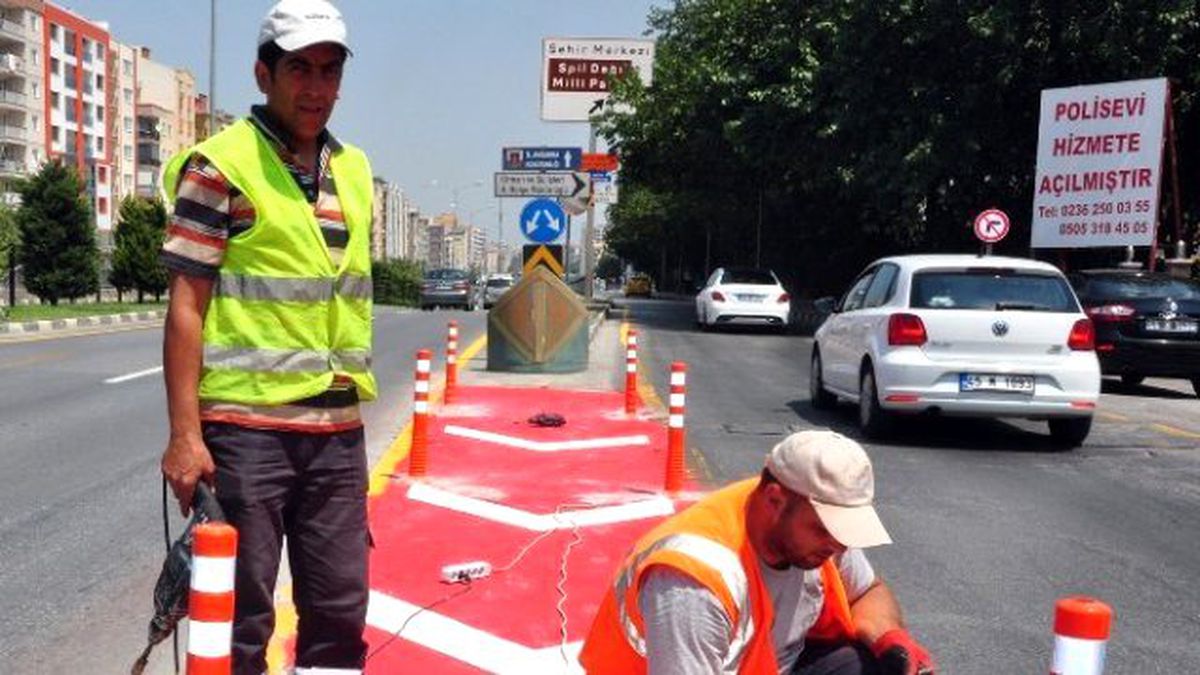 Yol Çizgileri Yenileniyor
