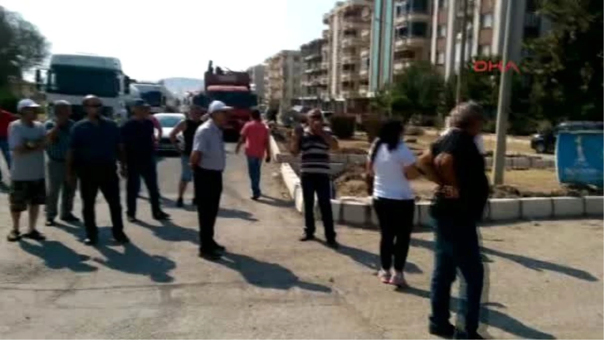 8 Aydır Bitmeyen Yolu, Protesto Edip Trafiğe Kapattılar