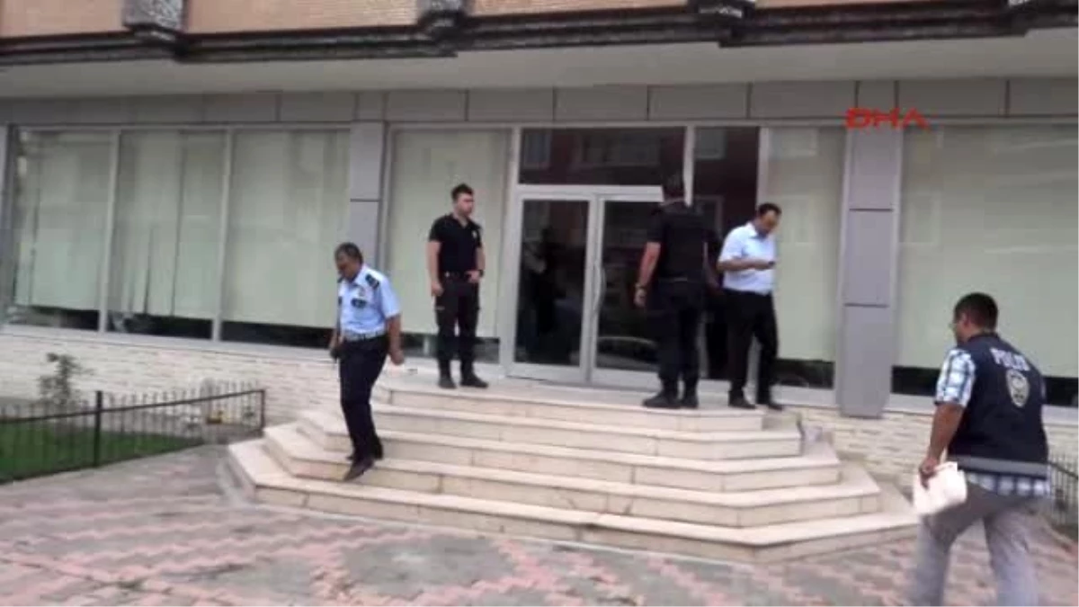 Aksaray\'daki Derneğe Polis Baskını