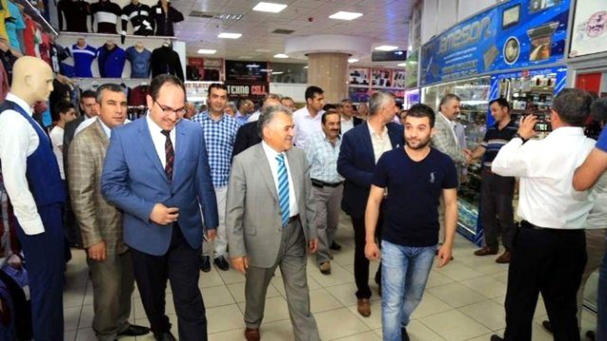Başkan Büyükkılıç ve Ekibi Hunat Çarşı Esnafını Ziyaret Etti