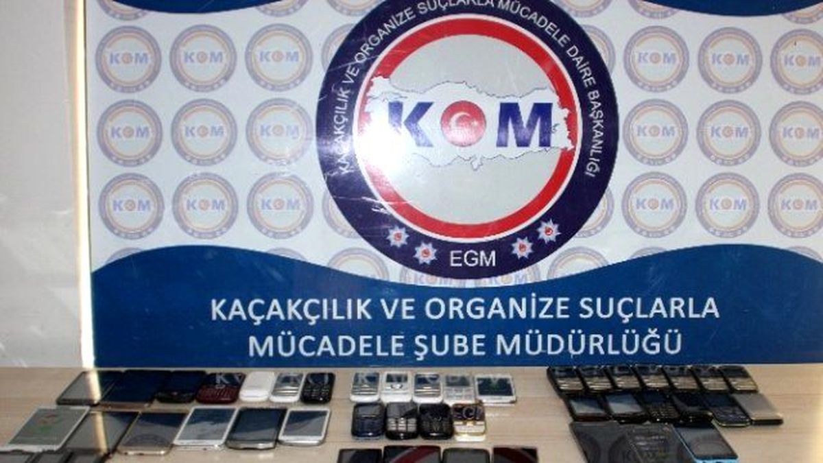 Elazığ\'da 48 Adet Kaçak Cep Telefonu Ele Geçirildi