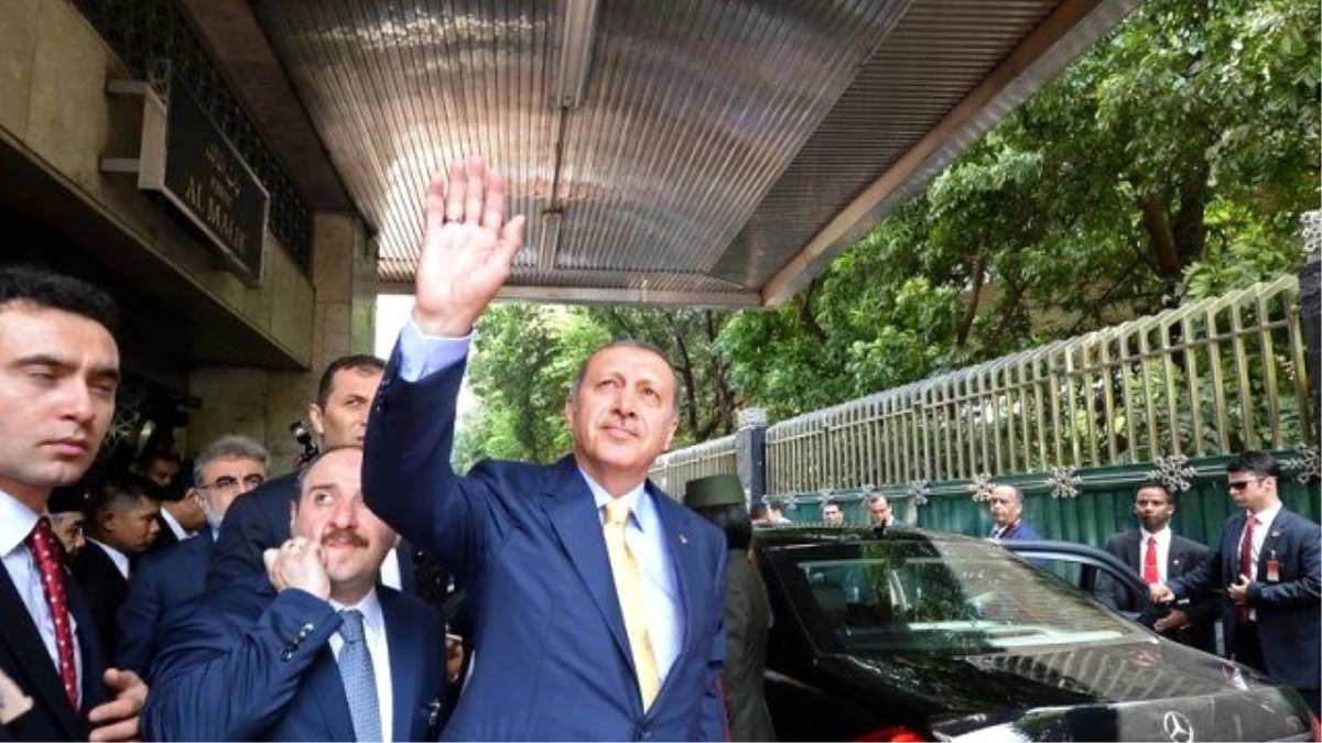 Erdoğan, Cuma Namazını İstiklal Camisinde Kıldı