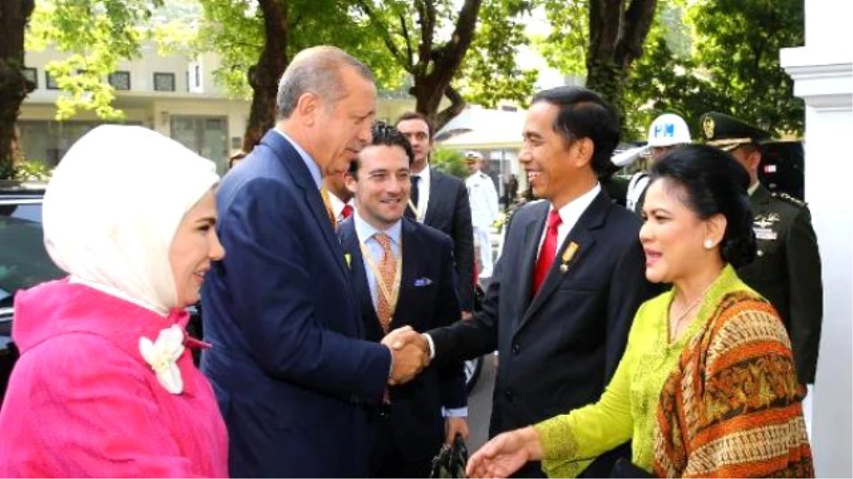 Erdoğan, Endonezya Cumhurbaşkanı Tarafından Resmi Törenle Karşılandı