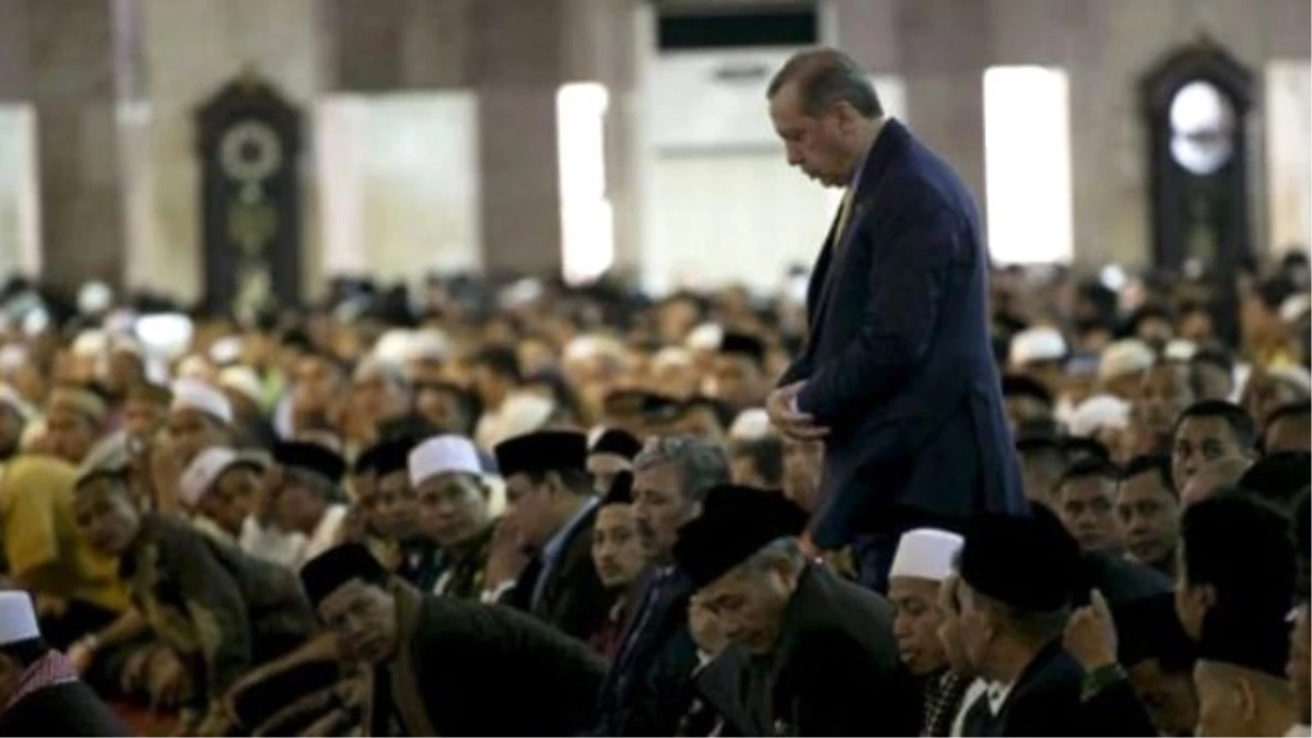 Erdoğan, Namaz Kılarken Tüm Gözler Üzerindeydi