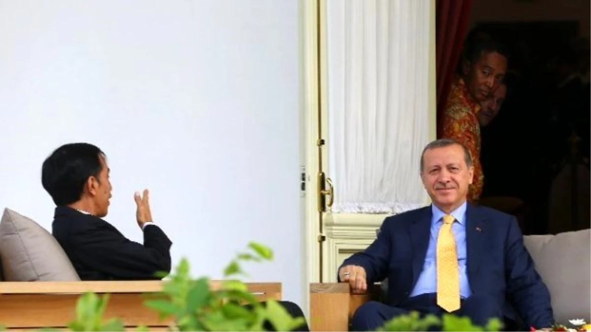 Erdoğan ve Endonezyalı Mevkidaşı\'nda Balkonda Sohbet