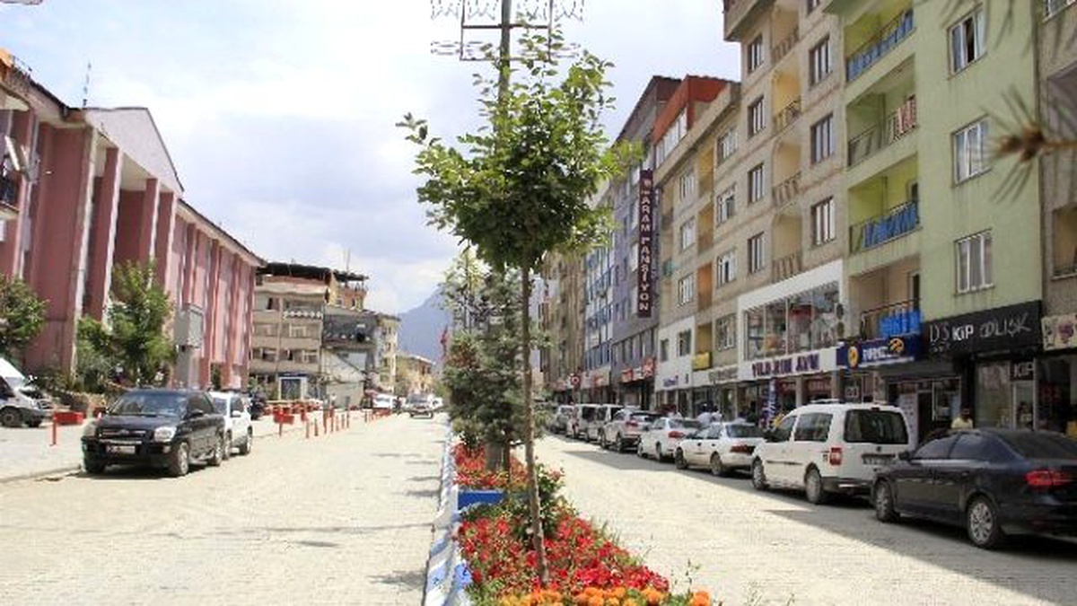 Hakkari\'de Terör Olayları Nedeniyle Çarşı Merkezi Boşaldı