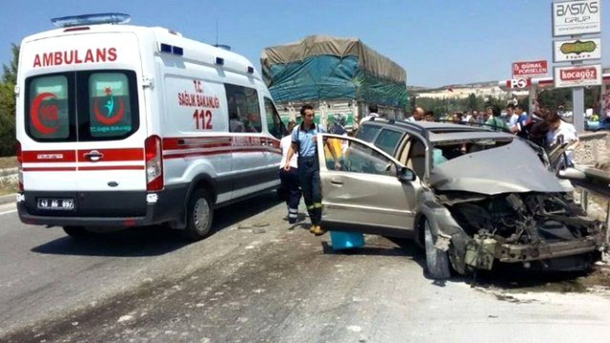 Kütahya\'da Zincirleme Trafik Kazası: 3 Yaralı